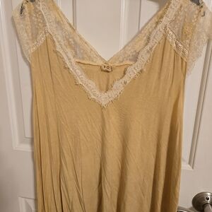 POL Women's Lace Trim Hankerchief Hem TOP